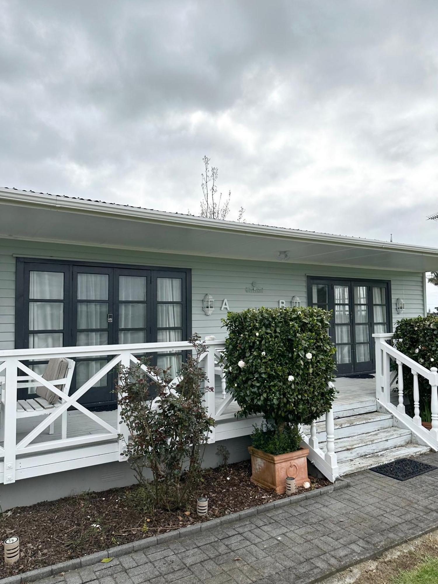 Bycroft Lodge Karaka Bagian luar foto