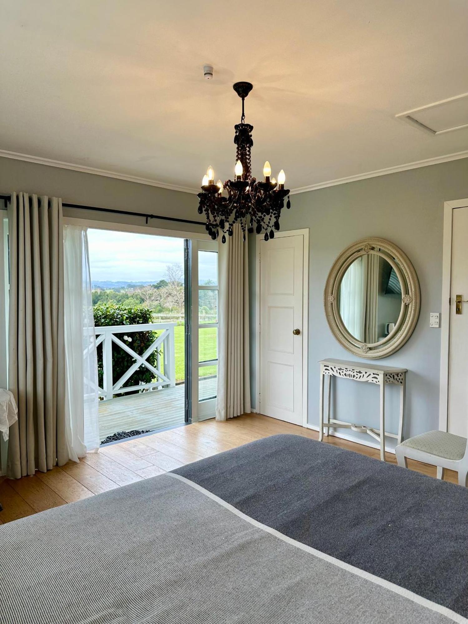 Bycroft Lodge Karaka Bagian luar foto